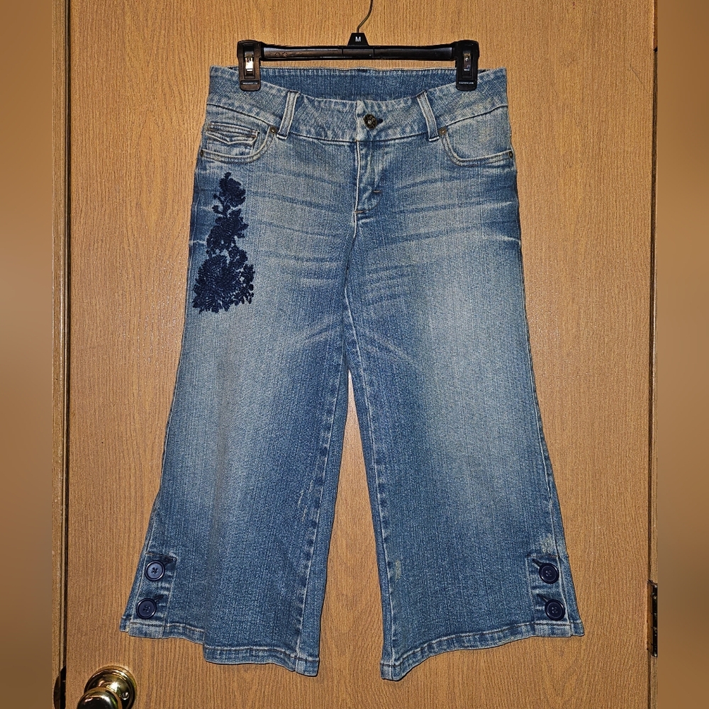 Women's LEE brand Capri Cropped Navy Floral Wide-Legged Distressed Jeans - CUTE!